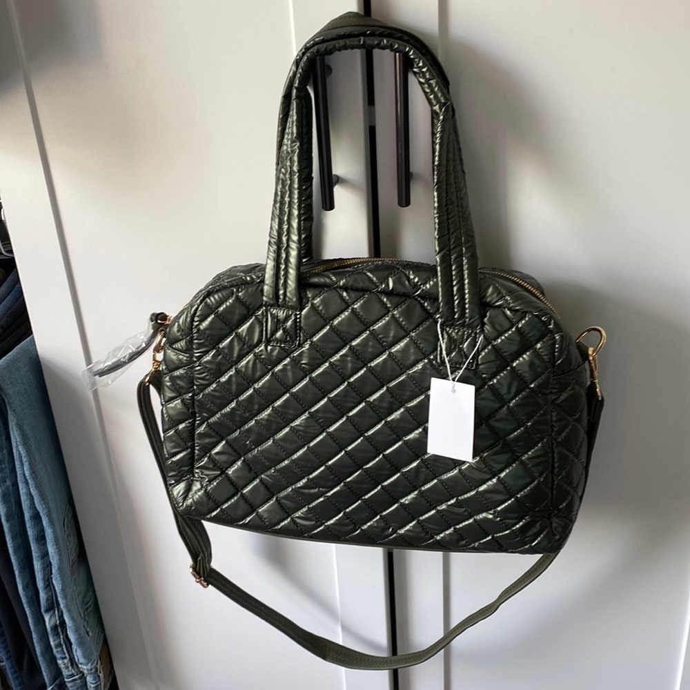 Fun bag with lots of compartments!